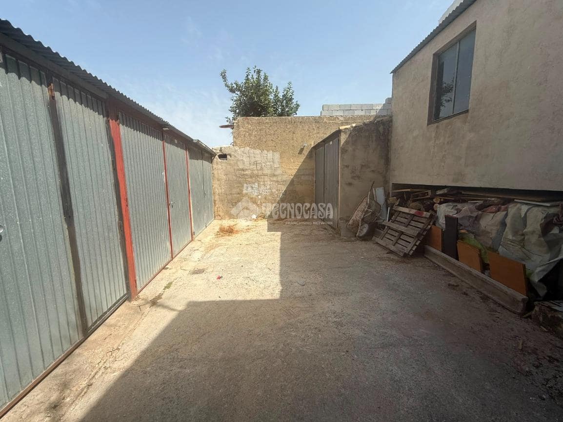 2 bedroom Townhouse for sale in Martos with garage - € 79,900 (Ref: 10023099)