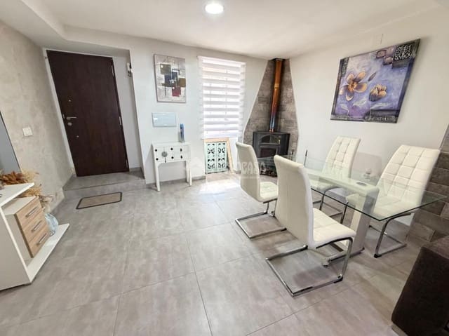 2 bedroom Townhouse for sale in Martos with garage - € 79,900 (Ref: 10023099)