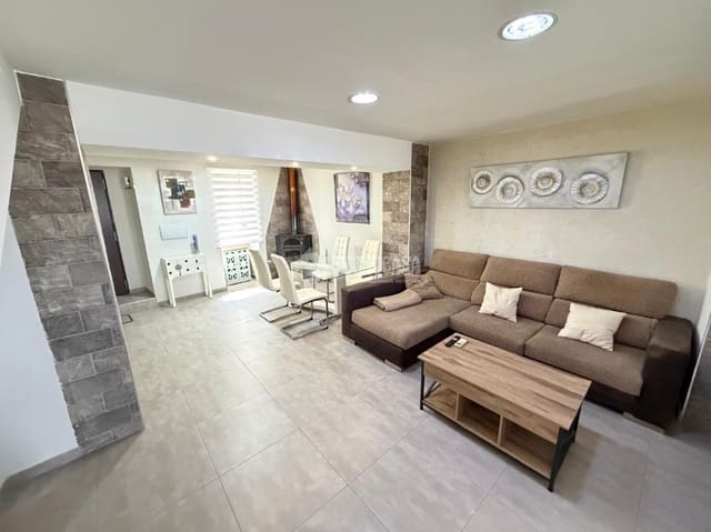 2 bedroom Townhouse for sale in Martos with garage - € 79,900 (Ref: 10023099)