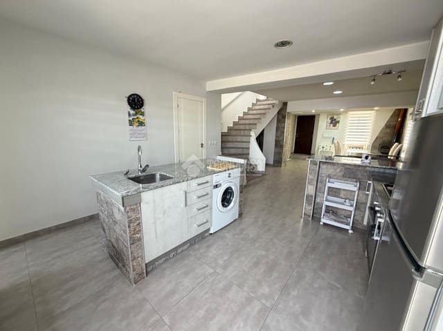 2 bedroom Townhouse for sale in Martos with garage - € 79,900 (Ref: 10023099)