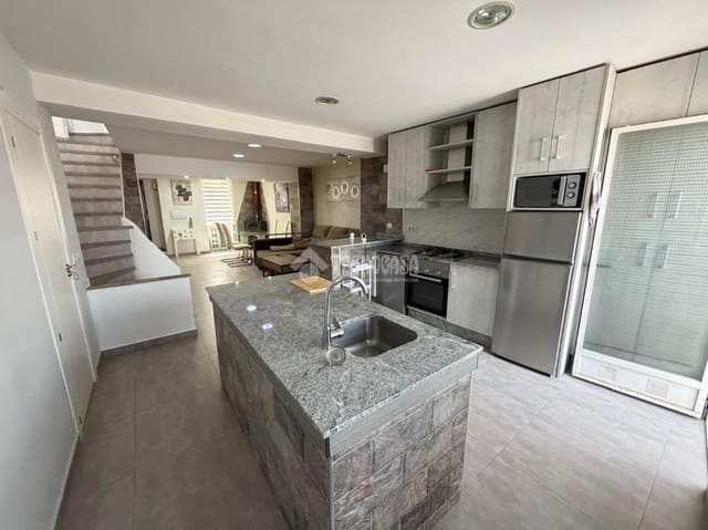 2 bedroom Townhouse for sale in Martos with garage - € 79,900 (Ref: 10023099)