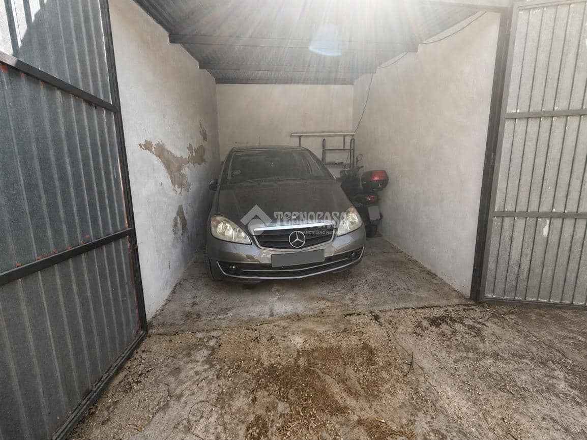 2 bedroom Townhouse for sale in Martos with garage - € 79,900 (Ref: 10023099)