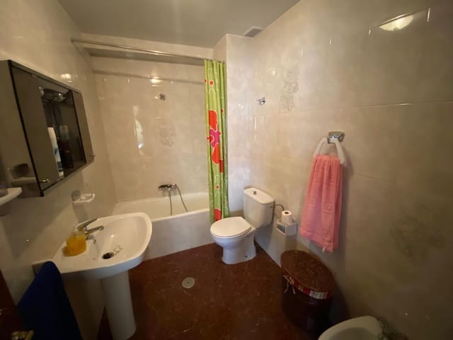 Hus til salgs i Martos med garasje - € 119 000 (Ref: 9030382)