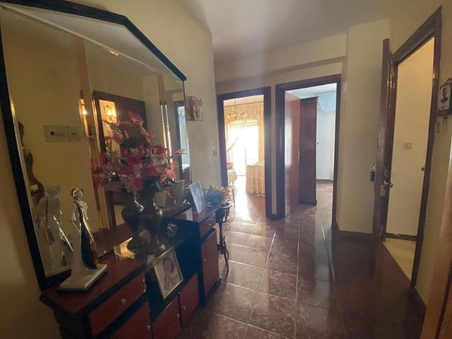 Hus til salgs i Martos med garasje - € 119 000 (Ref: 9030382)