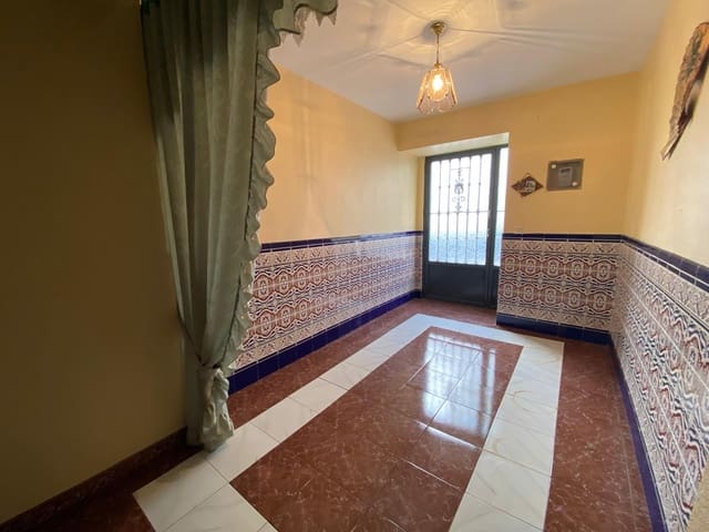 Hus til salgs i Martos med garasje - € 119 000 (Ref: 9030382)