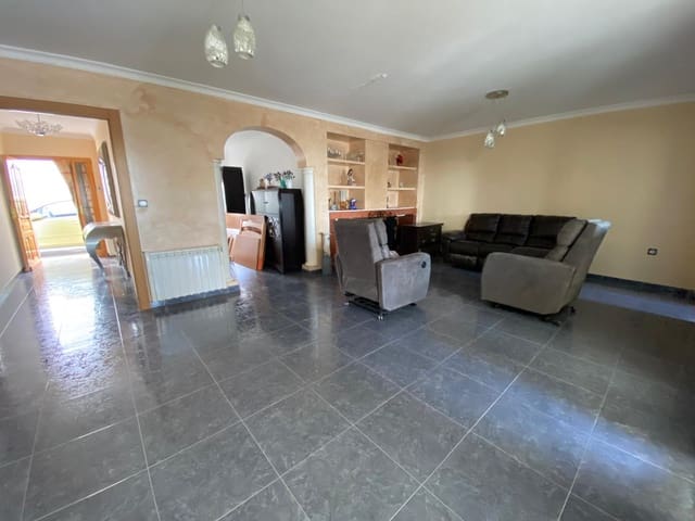 6 bedroom Townhouse for sale in Alcaudete - € 119,900 (Ref: 9030593)