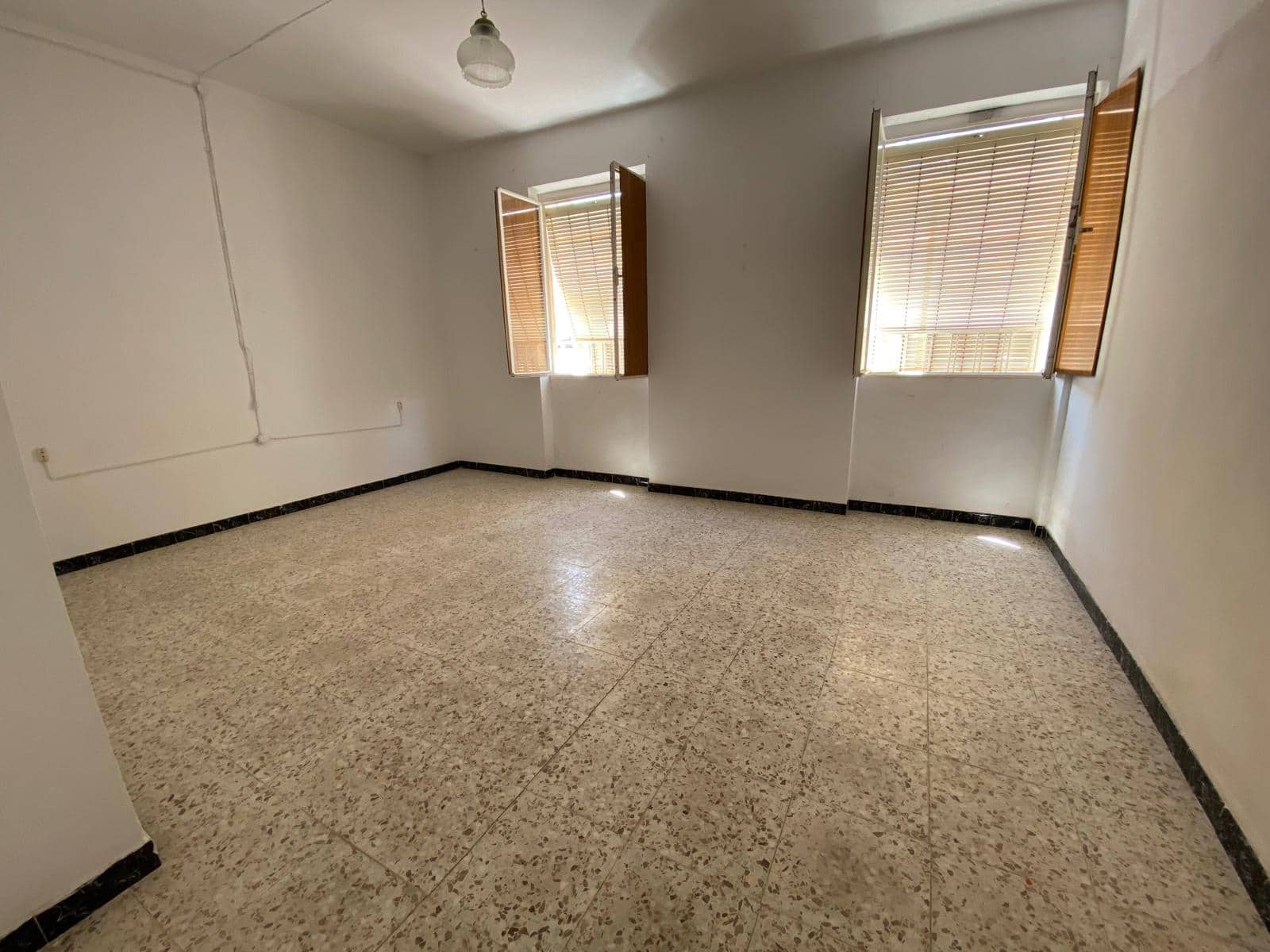 5 bedroom Townhouse for sale in Torredonjimeno - € 65,000 (Ref: 9181498)