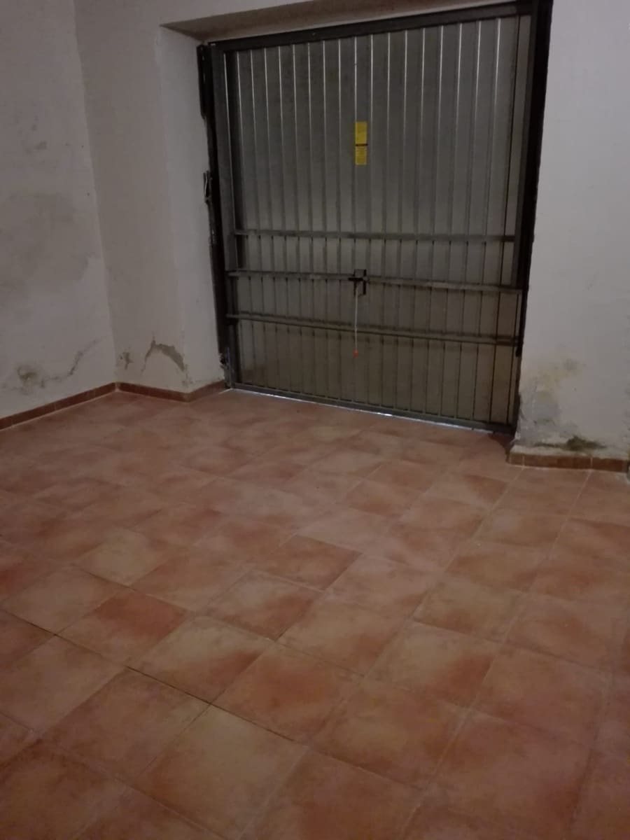 6 bedroom Townhouse for sale in Torredonjimeno with garage - € 79,900 (Ref: 9357589)