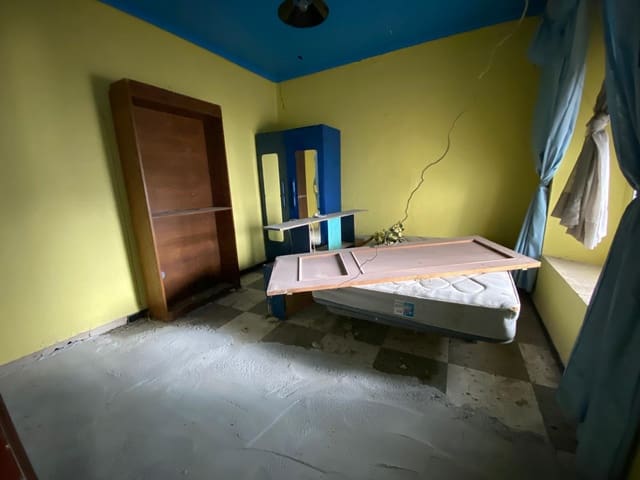 6 bedroom Townhouse for sale in Torredonjimeno with garage - € 79,900 (Ref: 9357589)