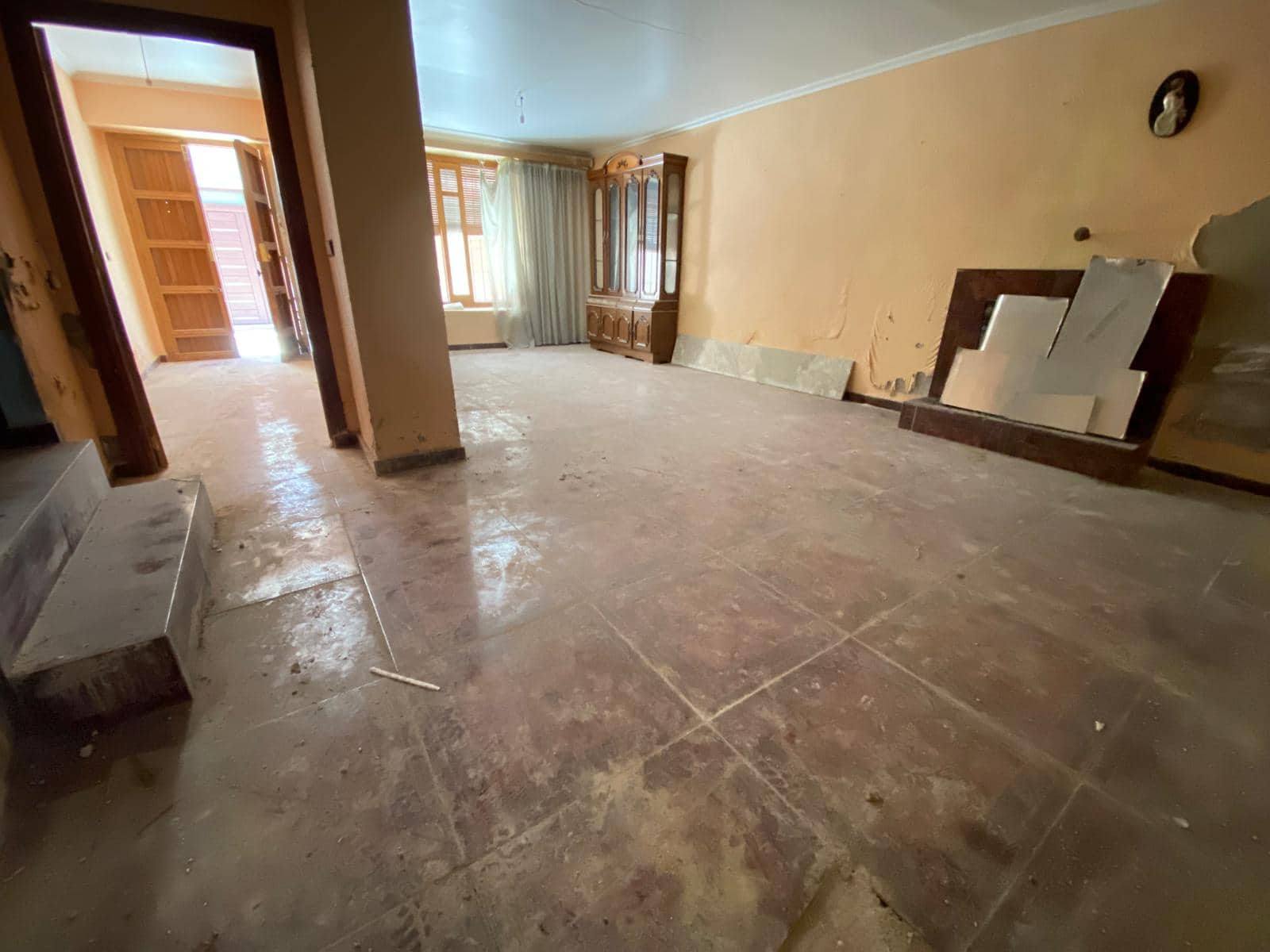 6 bedroom Townhouse for sale in Torredonjimeno with garage - € 79,900 (Ref: 9357589)