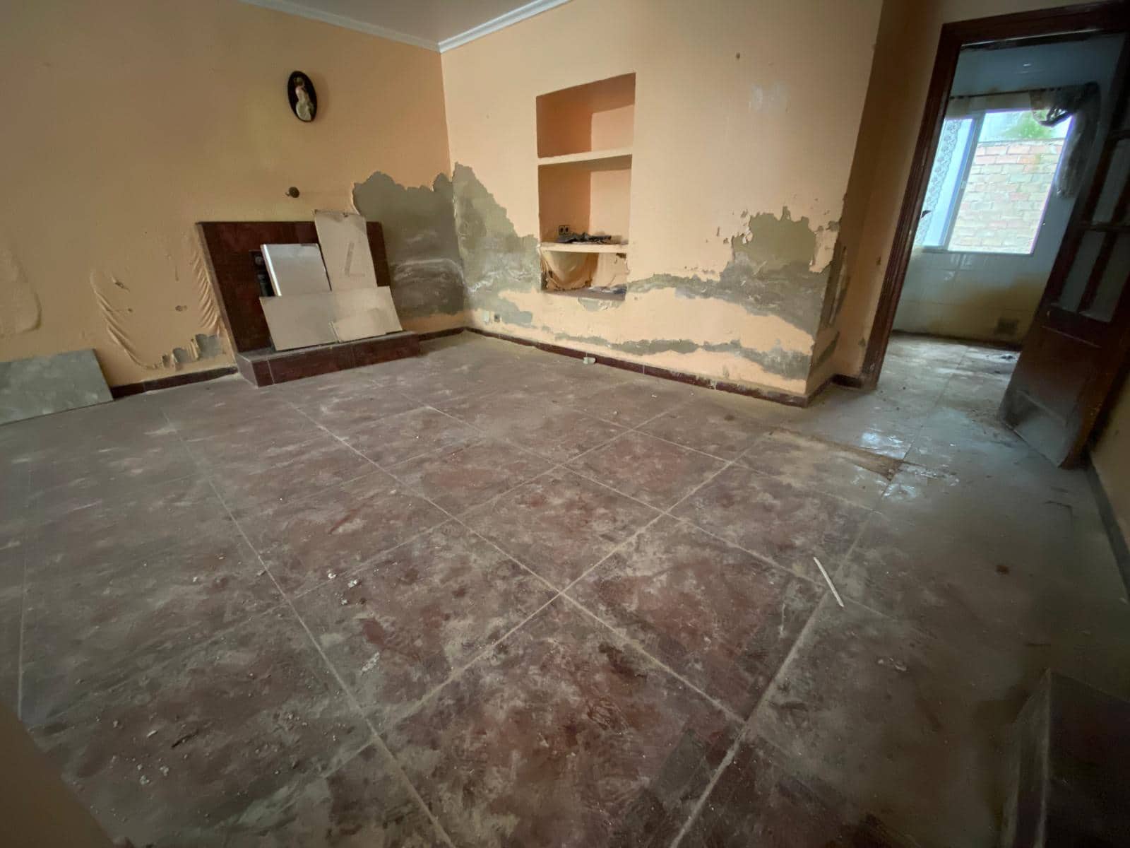 6 bedroom Townhouse for sale in Torredonjimeno with garage - € 79,900 (Ref: 9357589)