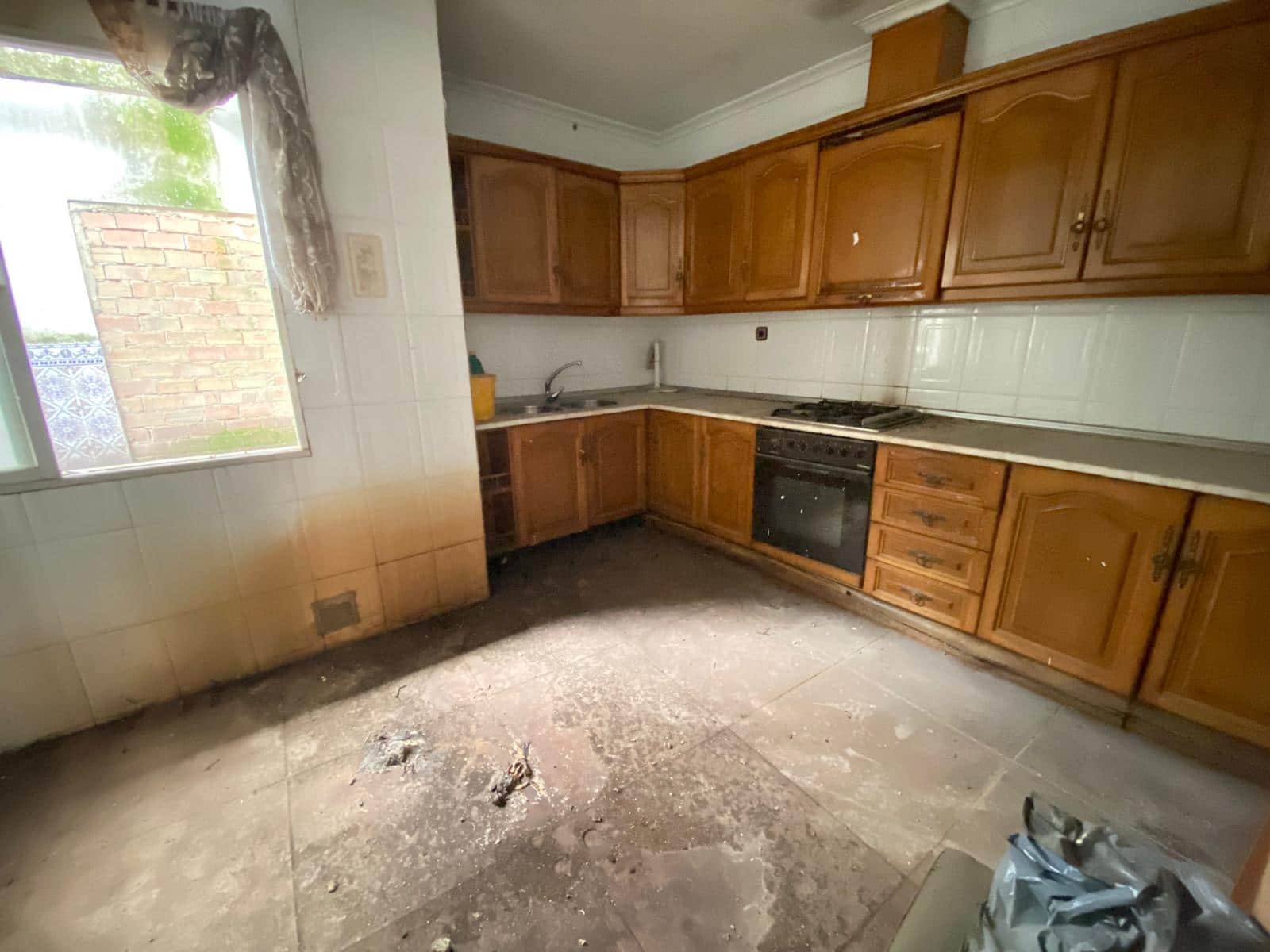 6 bedroom Townhouse for sale in Torredonjimeno with garage - € 79,900 (Ref: 9357589)