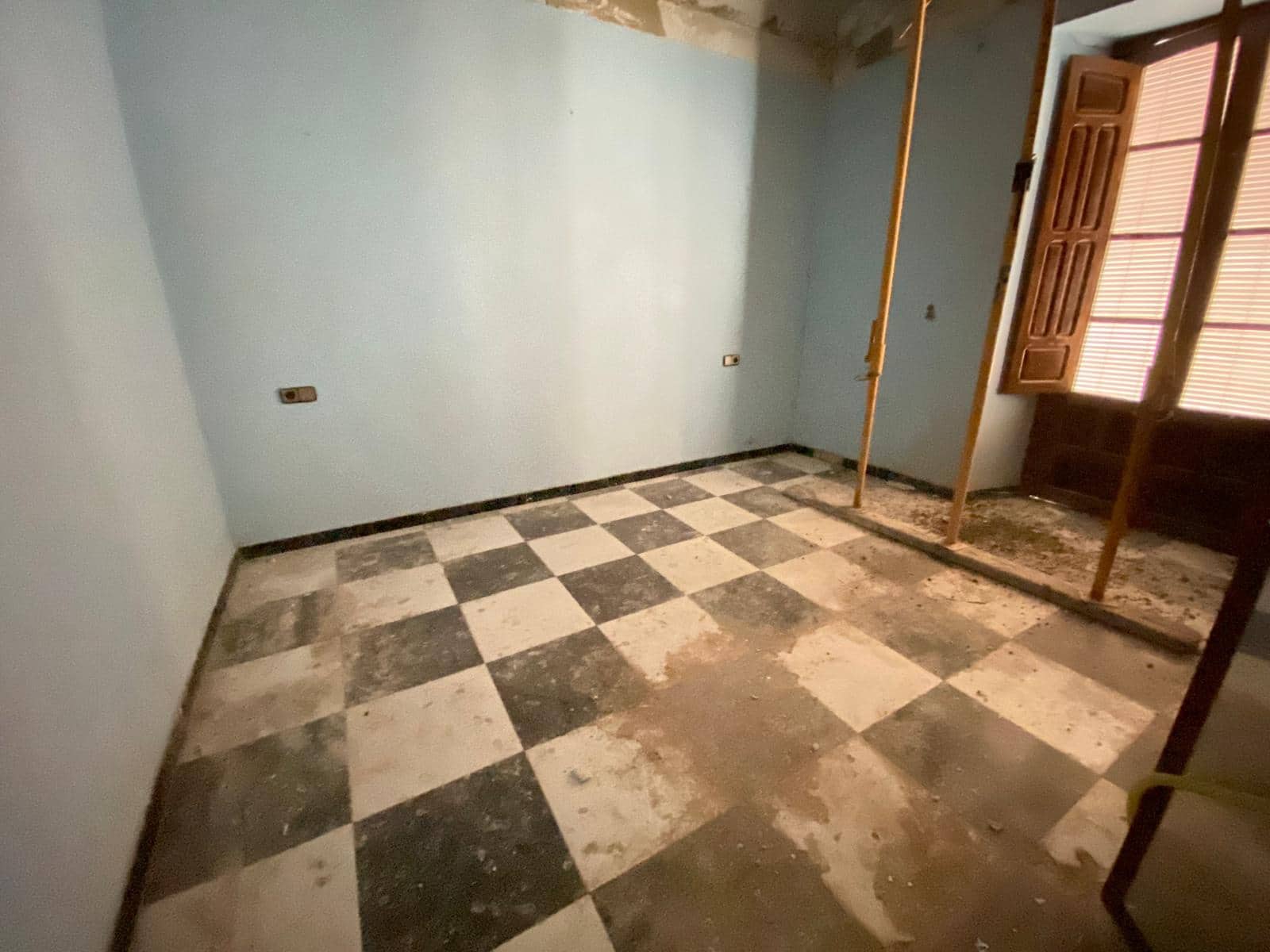 6 bedroom Townhouse for sale in Torredonjimeno with garage - € 79,900 (Ref: 9357589)