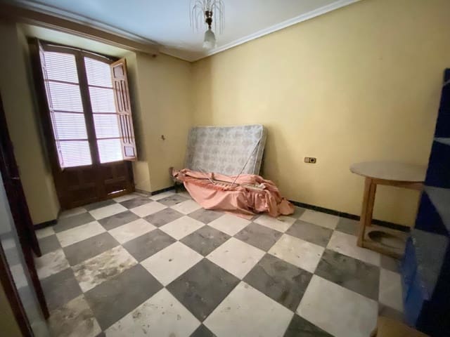 6 bedroom Townhouse for sale in Torredonjimeno with garage - € 79,900 (Ref: 9357589)