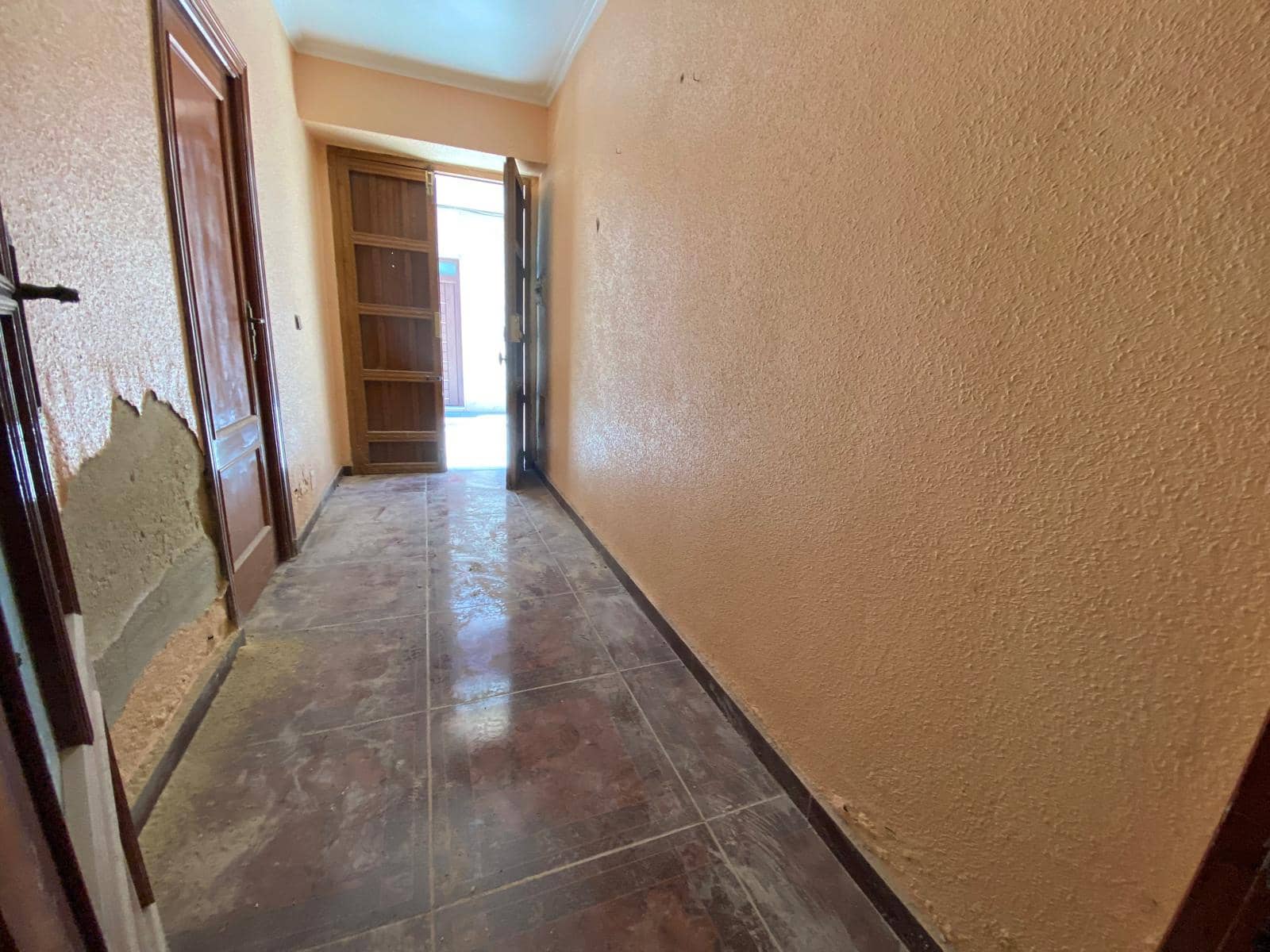 6 bedroom Townhouse for sale in Torredonjimeno with garage - € 79,900 (Ref: 9357589)