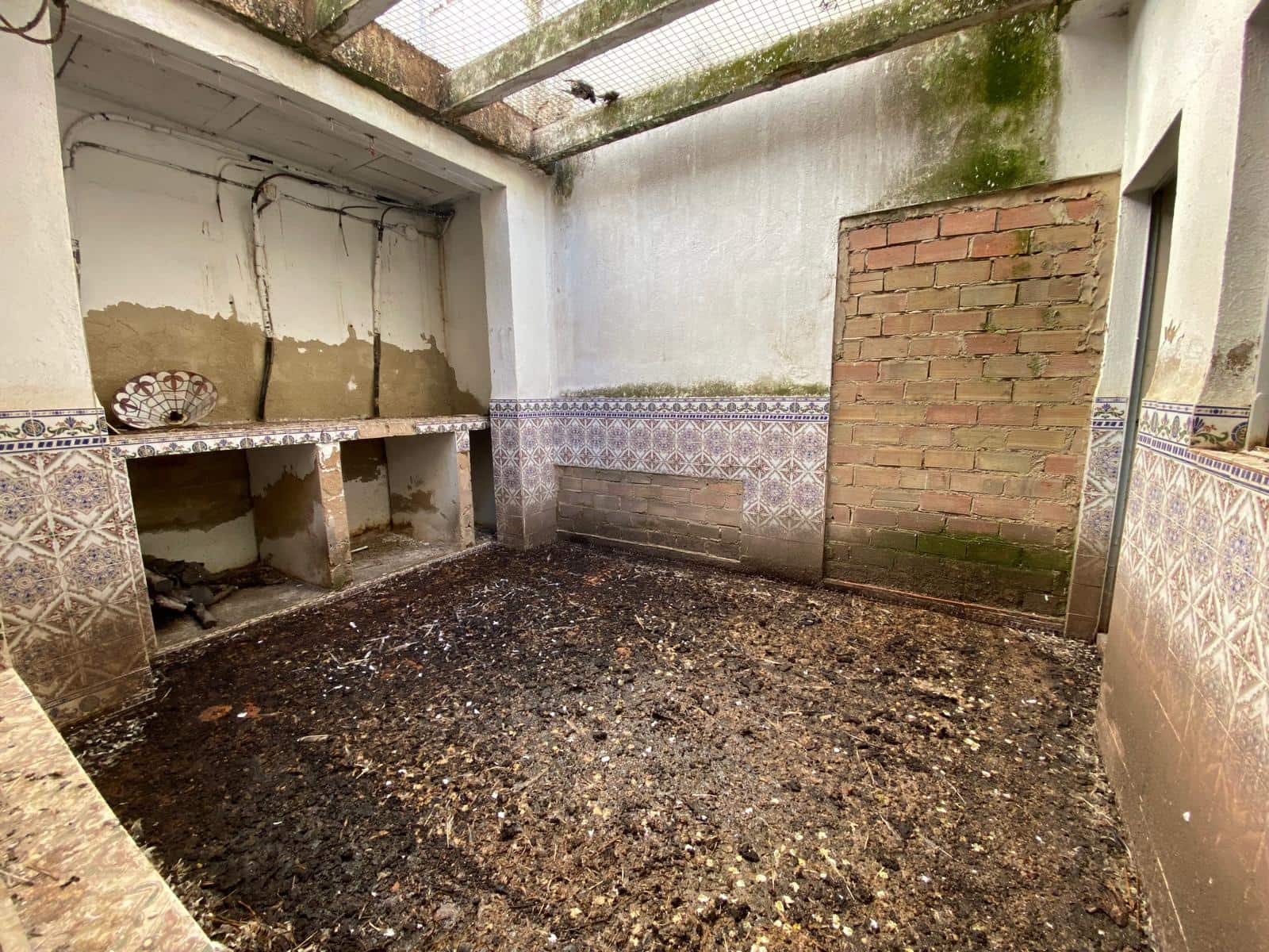 6 bedroom Townhouse for sale in Torredonjimeno with garage - € 79,900 (Ref: 9357589)