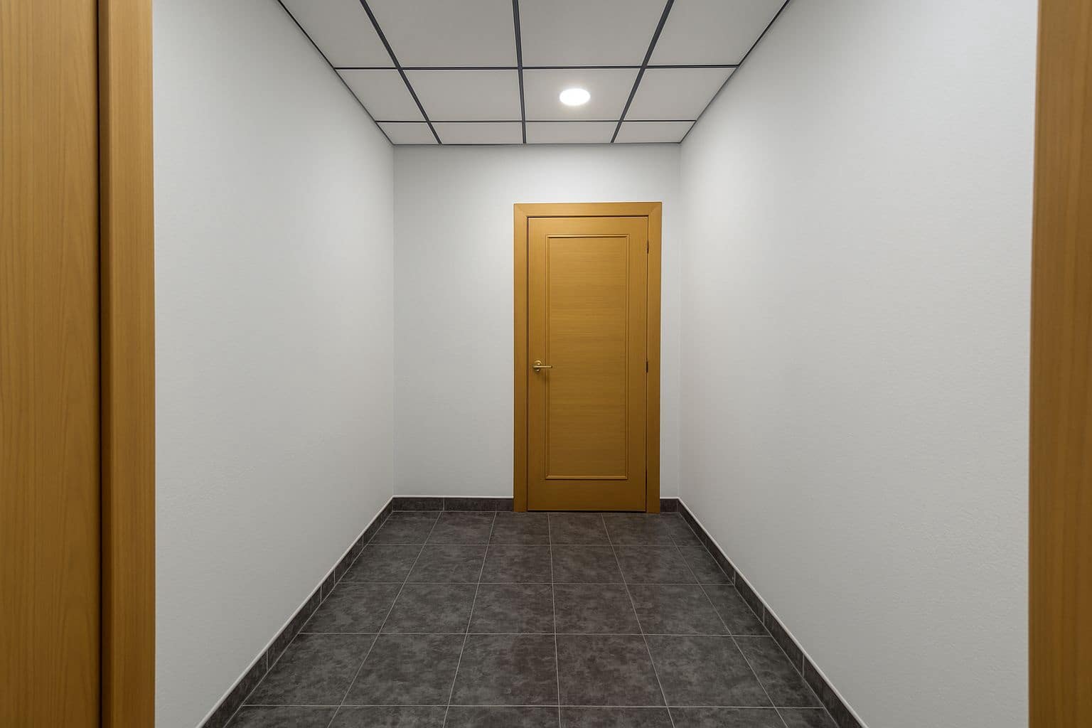 Shop for sale in Martos - € 99,900 (Ref: 9381991)