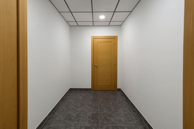 Local en Martos en venta - 99.900 € (Ref: 9381991)