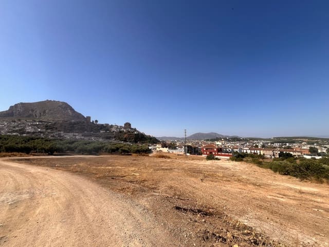 Grunde uden byggetilladelser til salg i Martos - € 499.900 (Ref: 9395490)