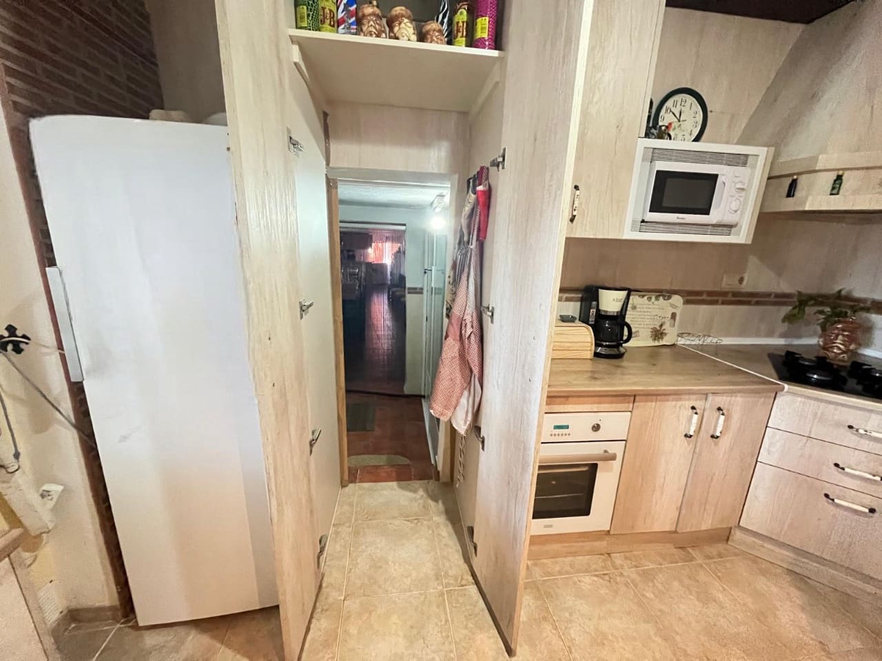 4 makuuhuone Omakotitalo myytävänä paikassa Martos mukana uima-altaan - 265 000 € (Ref: 9523538)