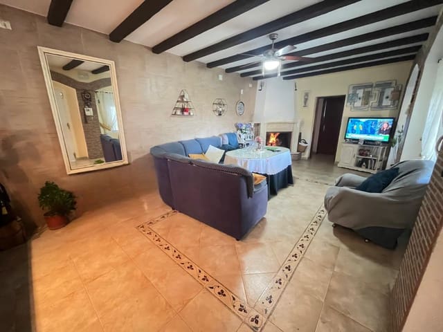 4 makuuhuone Omakotitalo myytävänä paikassa Martos mukana uima-altaan - 265 000 € (Ref: 9523538)