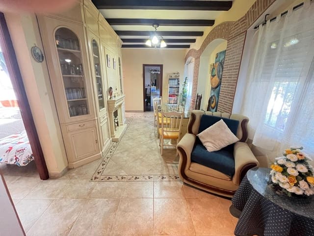 4 makuuhuone Omakotitalo myytävänä paikassa Martos mukana uima-altaan - 265 000 € (Ref: 9523538)