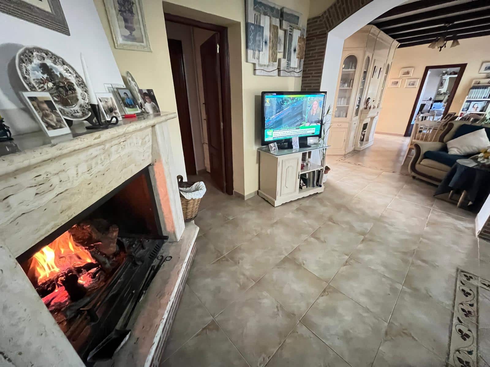 4 makuuhuone Omakotitalo myytävänä paikassa Martos mukana uima-altaan - 265 000 € (Ref: 9523538)