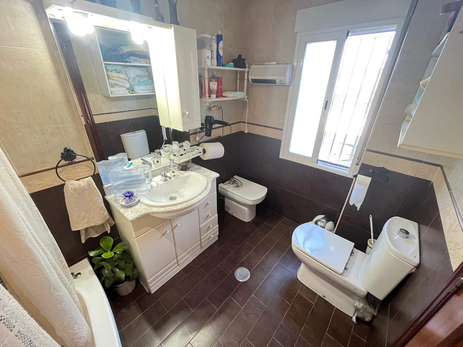 4 makuuhuone Omakotitalo myytävänä paikassa Martos mukana uima-altaan - 265 000 € (Ref: 9523538)