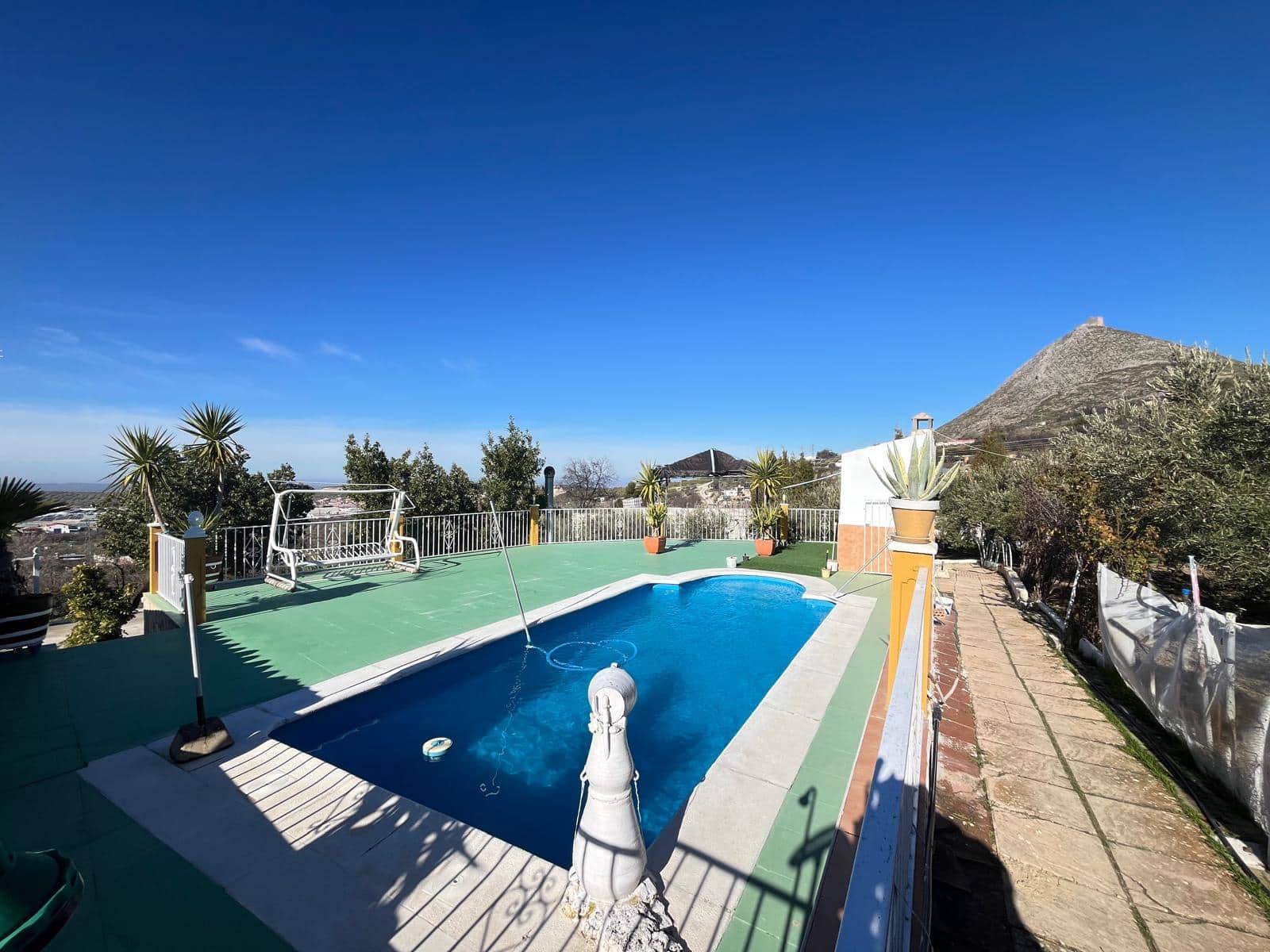 4 makuuhuone Omakotitalo myytävänä paikassa Martos mukana uima-altaan - 265 000 € (Ref: 9523538)