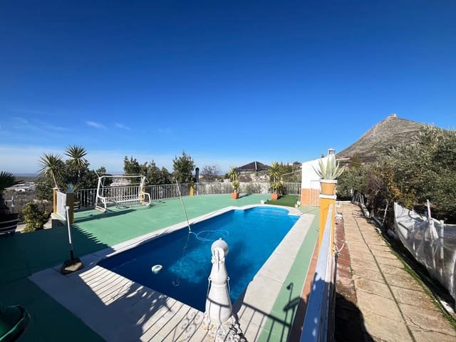 4 makuuhuone Omakotitalo myytävänä paikassa Martos mukana uima-altaan - 265 000 € (Ref: 9523538)