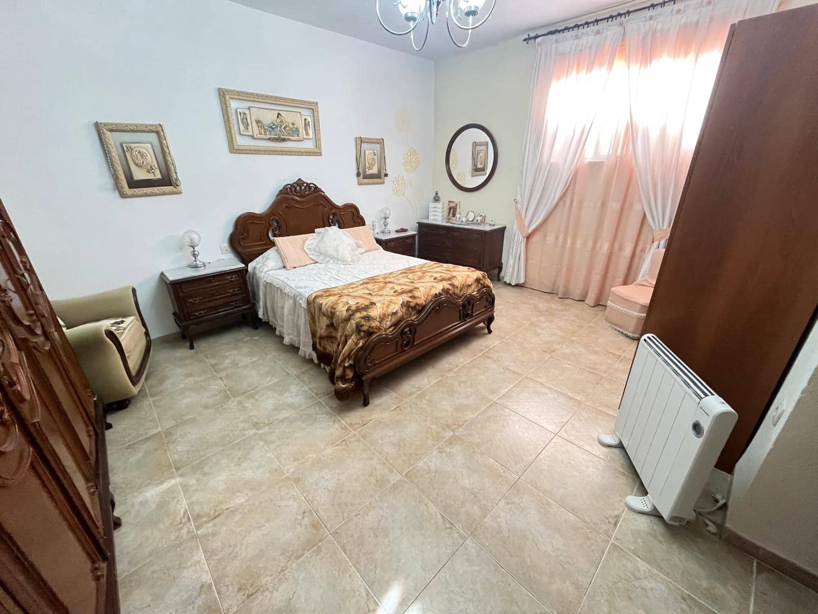 4 makuuhuone Omakotitalo myytävänä paikassa Martos mukana uima-altaan - 265 000 € (Ref: 9523538)