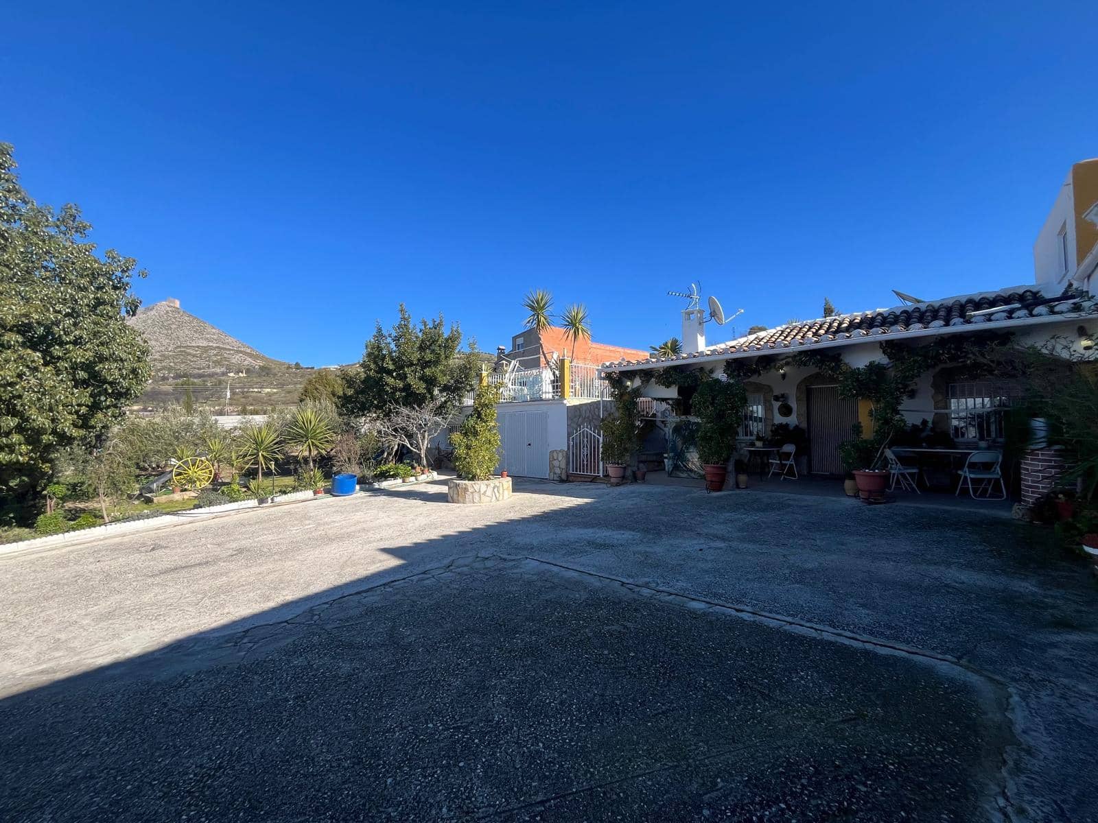 4 makuuhuone Omakotitalo myytävänä paikassa Martos mukana uima-altaan - 265 000 € (Ref: 9523538)