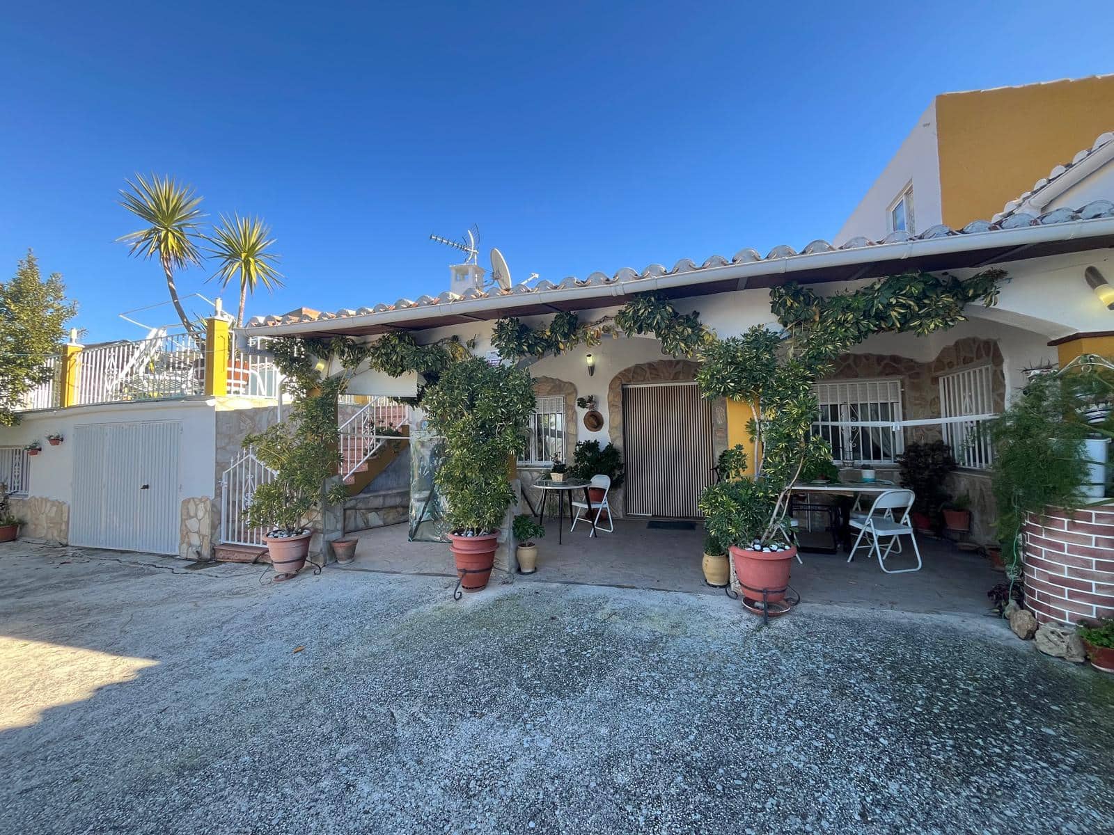 4 makuuhuone Omakotitalo myytävänä paikassa Martos mukana uima-altaan - 265 000 € (Ref: 9523538)