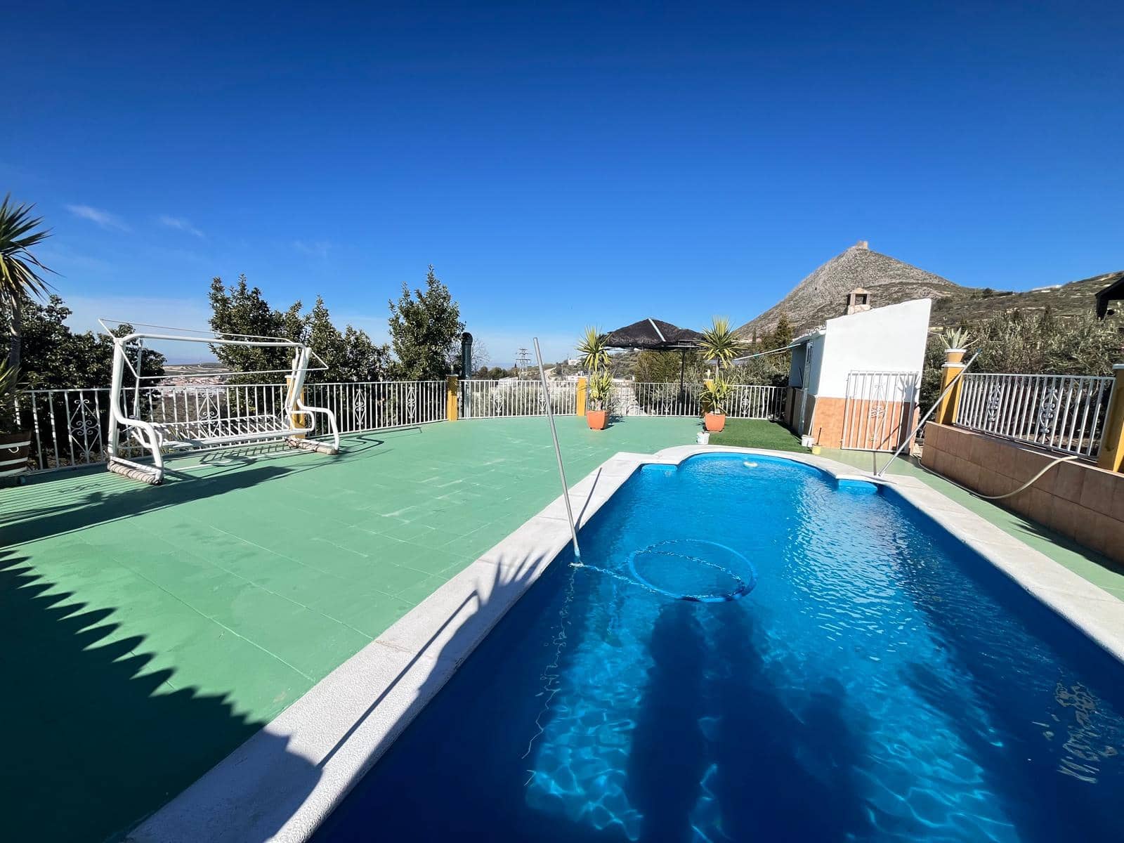 4 makuuhuone Omakotitalo myytävänä paikassa Martos mukana uima-altaan - 265 000 € (Ref: 9523538)