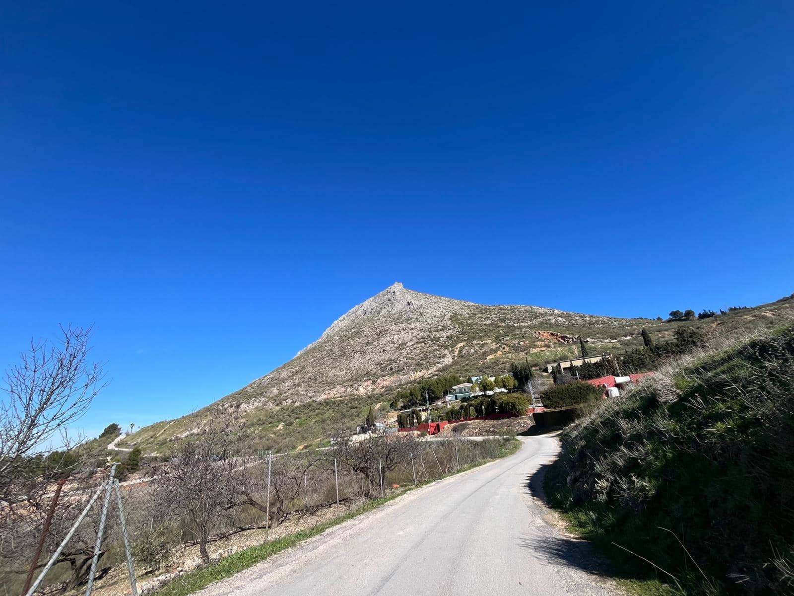 4 makuuhuone Omakotitalo myytävänä paikassa Martos mukana uima-altaan - 265 000 € (Ref: 9523538)