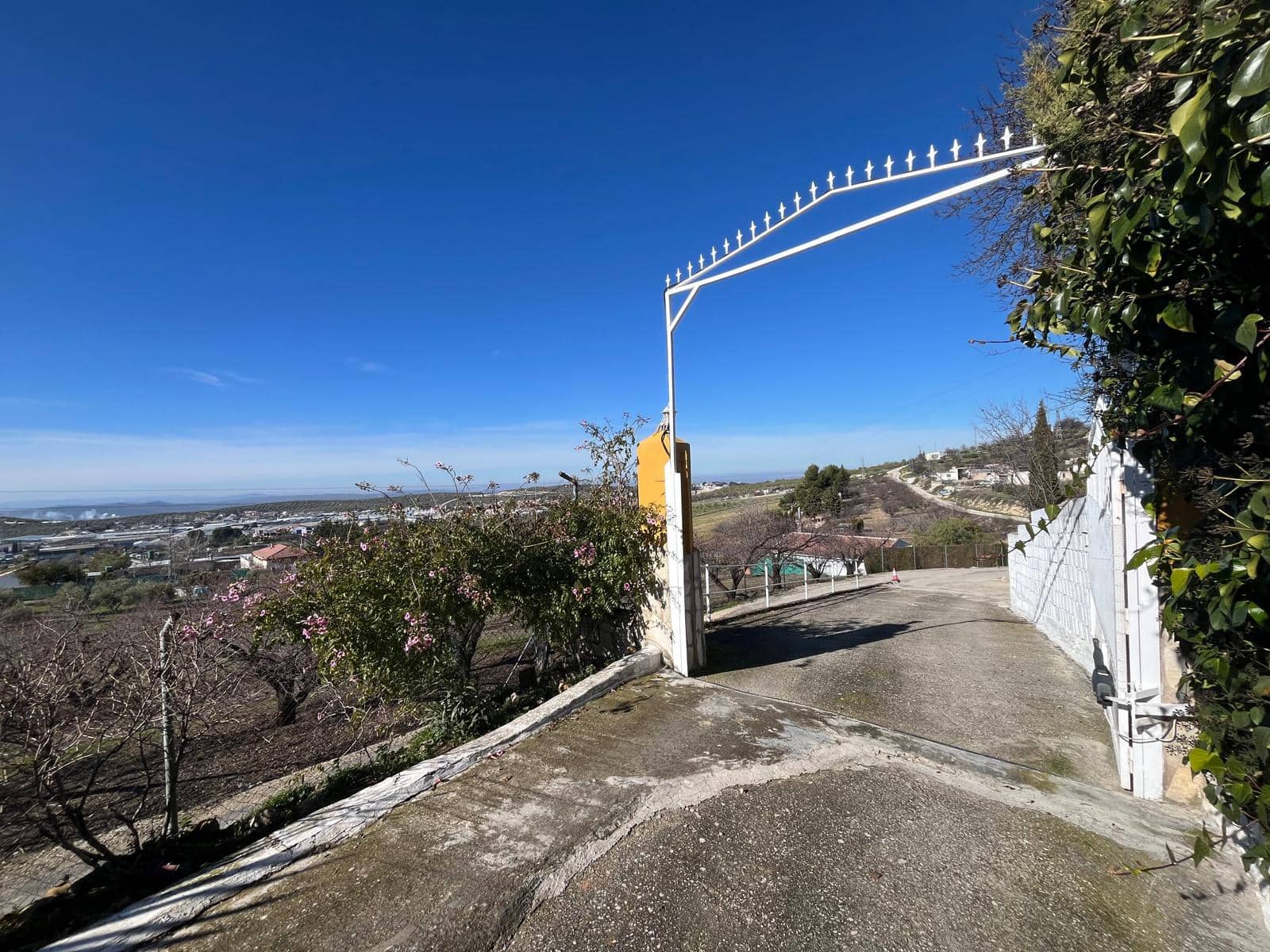 4 makuuhuone Omakotitalo myytävänä paikassa Martos mukana uima-altaan - 265 000 € (Ref: 9523538)