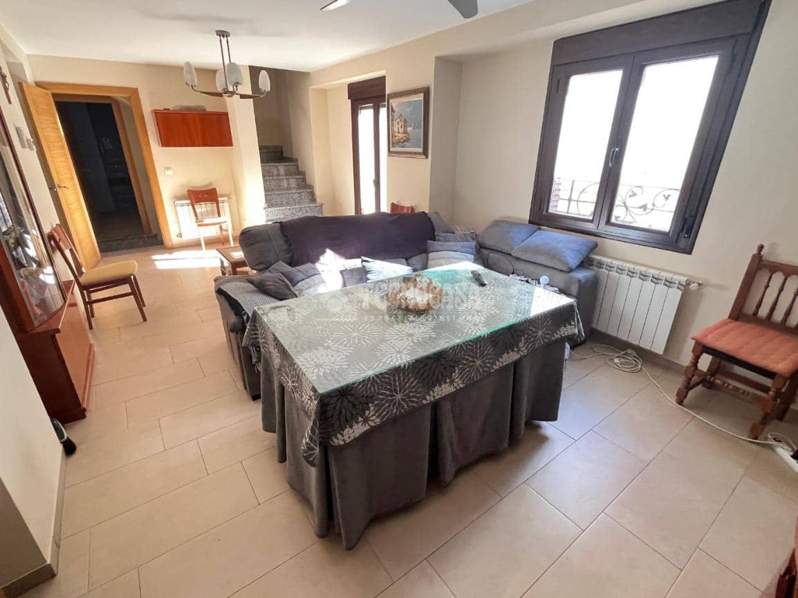 3 makuuhuone Omakotitalo myytävänä paikassa Fuensanta de Martos mukana 
autotalli - 122 900 € (Ref: 9530961)