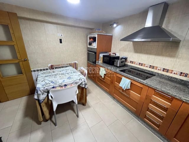 3 makuuhuone Omakotitalo myytävänä paikassa Fuensanta de Martos mukana 
autotalli - 122 900 € (Ref: 9530961)