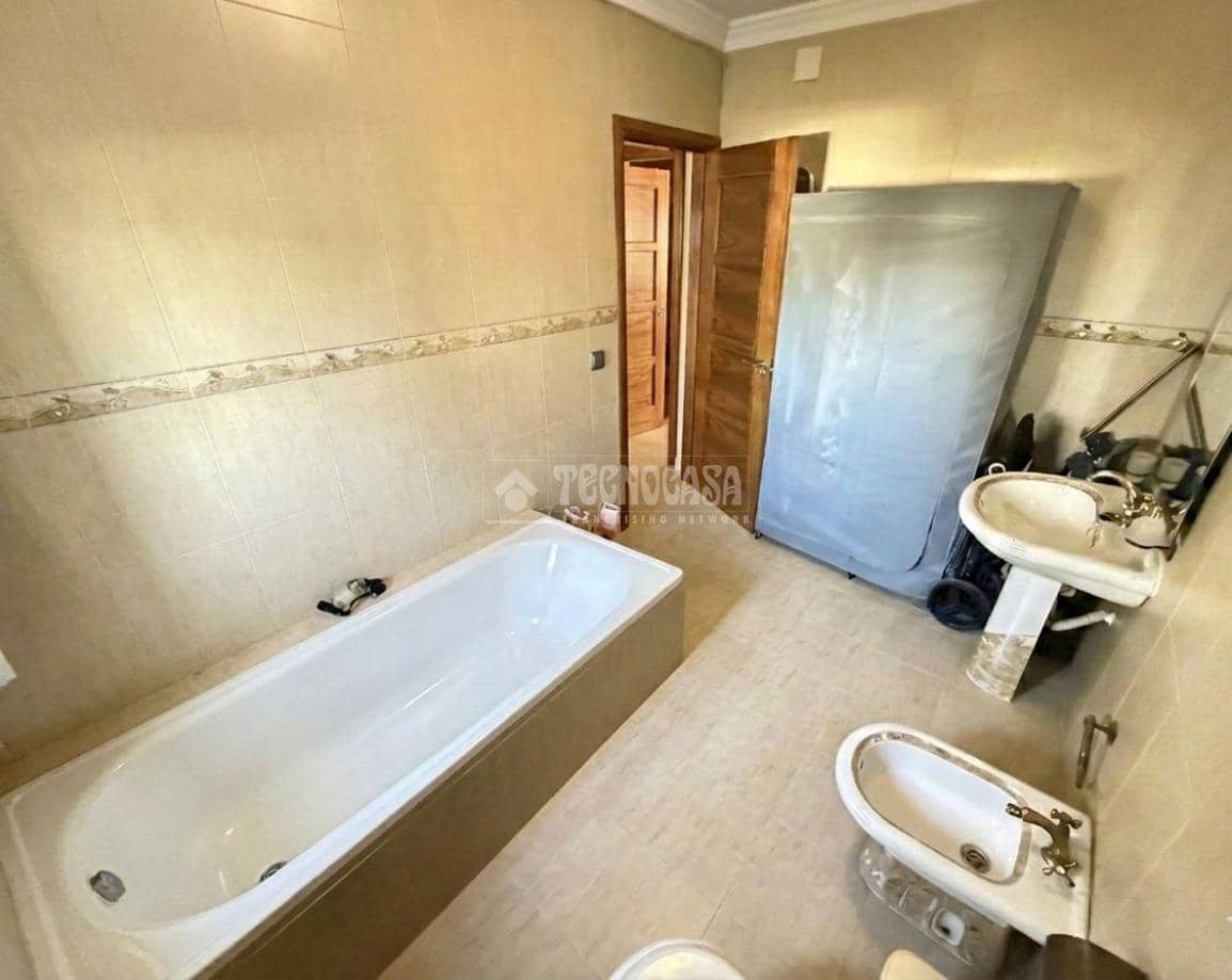 3 makuuhuone Omakotitalo myytävänä paikassa Martos - 79 900 € (Ref: 9530966)