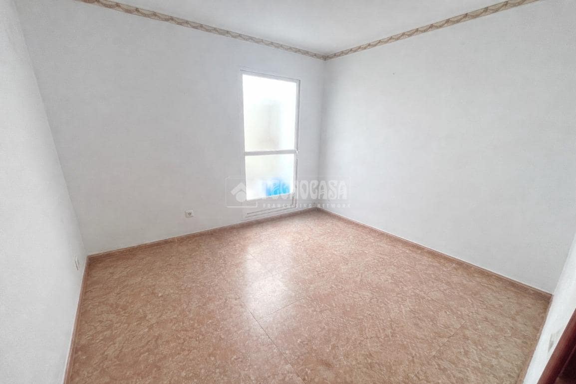 3 bedroom Flat for sale in Martos with garage - € 66,000 (Ref: 9534528)