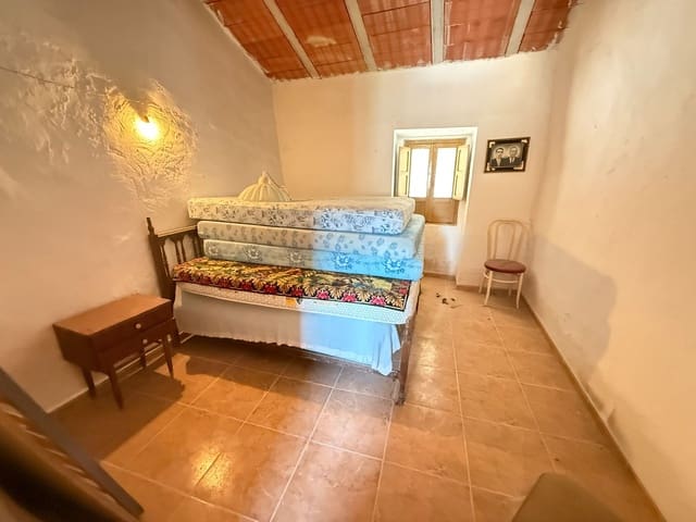 Casa de 4 habitaciones en Martos en venta - 22.900 € (Ref: 9772446)