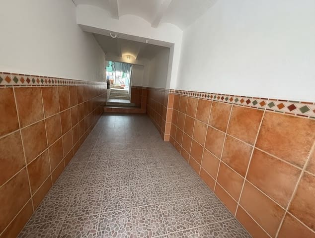 4 slaapkamer Huis te koop in Martos met zwembad garage - € 99.898 (Ref: 9789919)