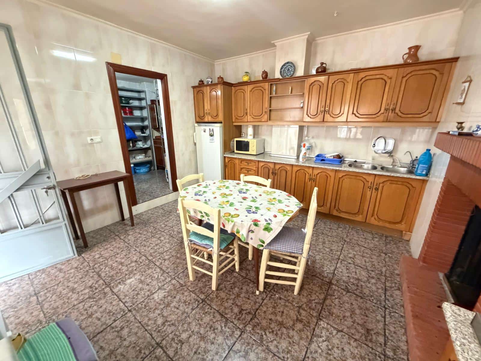 4 slaapkamer Huis te koop in Martos met zwembad garage - € 99.898 (Ref: 9789919)