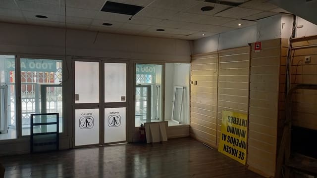 Shop for sale in Málaga city - € 399,000 (Ref: 9203066)