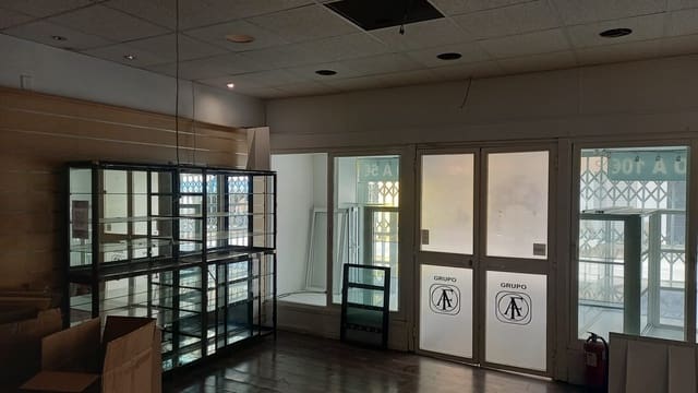 Shop for sale in Málaga city - € 399,000 (Ref: 9203066)