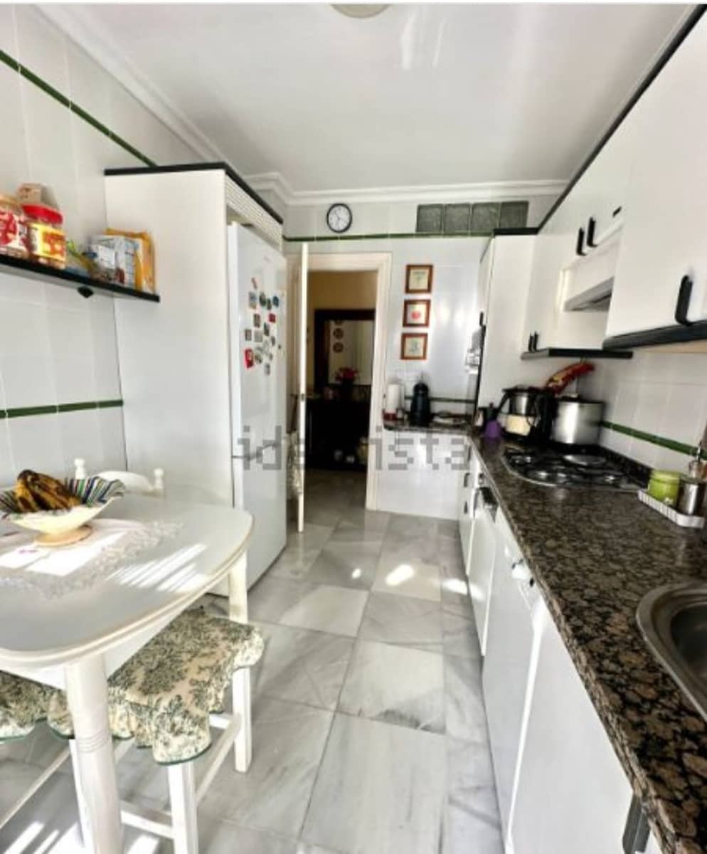 5 soveværelse Semi-Rækkehus til salg i Malaga by med swimmingpool garage - € 824.000 (Ref: 9203431)