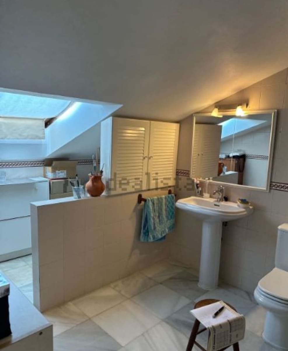 5 soveværelse Semi-Rækkehus til salg i Malaga by med swimmingpool garage - € 824.000 (Ref: 9203431)