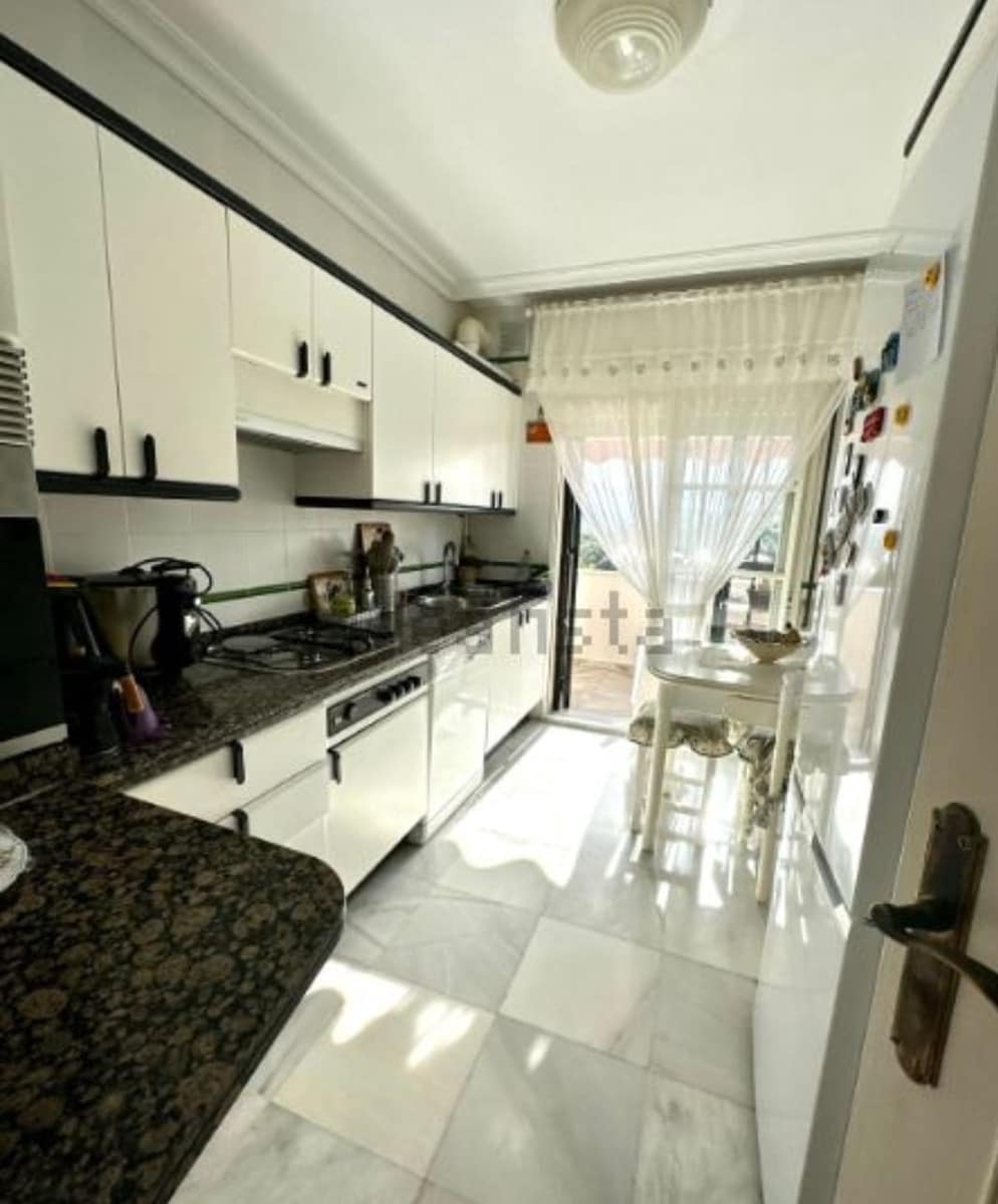 5 soveværelse Semi-Rækkehus til salg i Malaga by med swimmingpool garage - € 824.000 (Ref: 9203431)