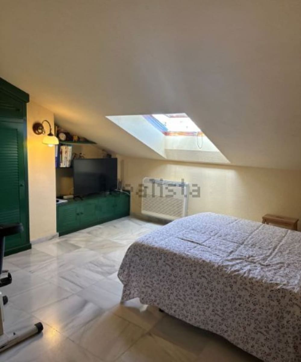 5 soveværelse Semi-Rækkehus til salg i Malaga by med swimmingpool garage - € 824.000 (Ref: 9203431)