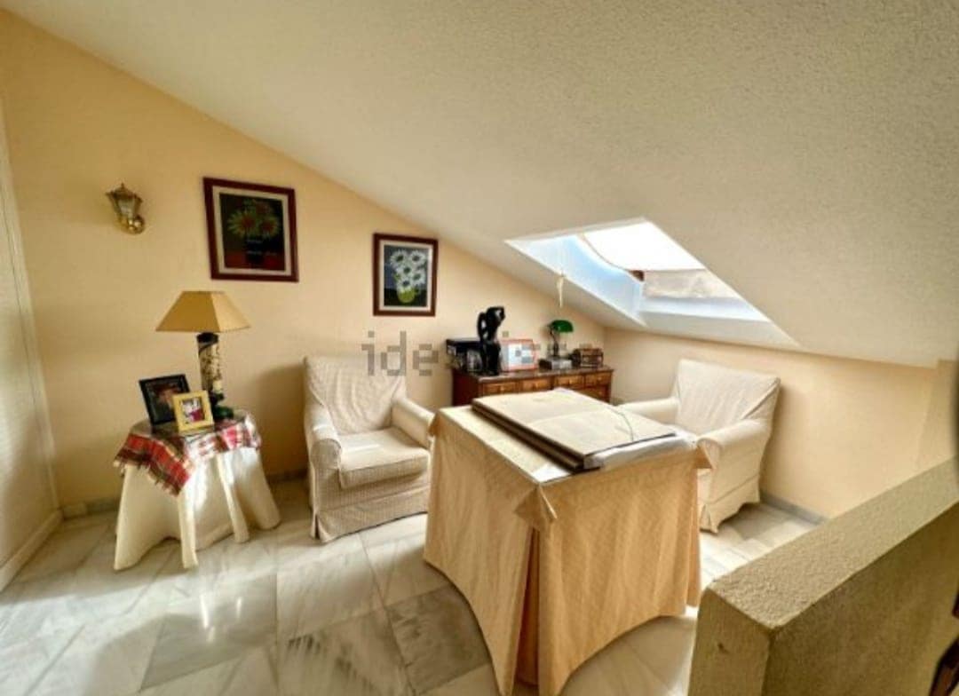 5 soveværelse Semi-Rækkehus til salg i Malaga by med swimmingpool garage - € 824.000 (Ref: 9203431)